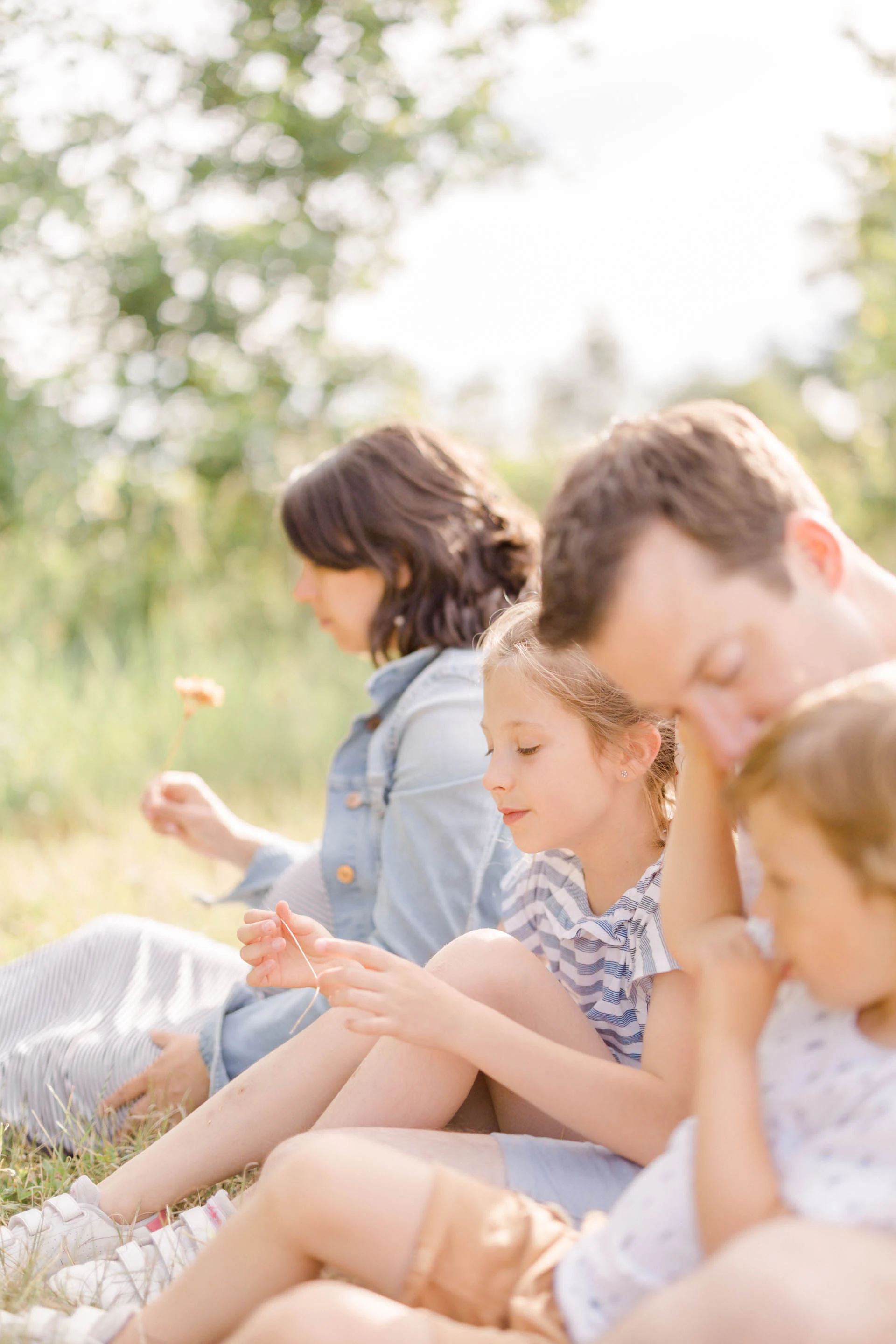 bonheur enfant famille marron gris